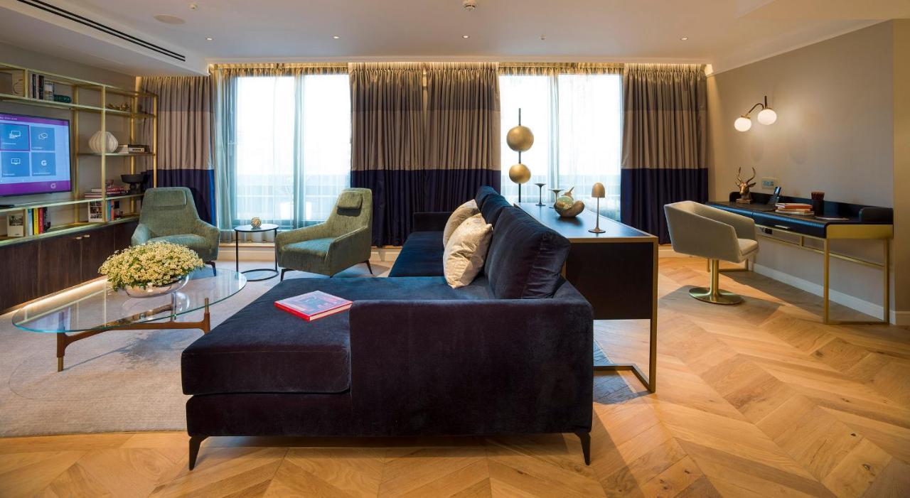 The Guardsman - Preferred Hotels And Resorts Londýn Exteriér fotografie The interior of a two-bedroom apartment at The Ivy Collection