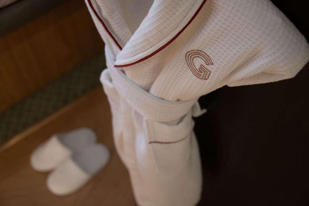 The Guardsman - Preferred Hotels And Resorts Londýn Pokoj fotografie A bathrobe