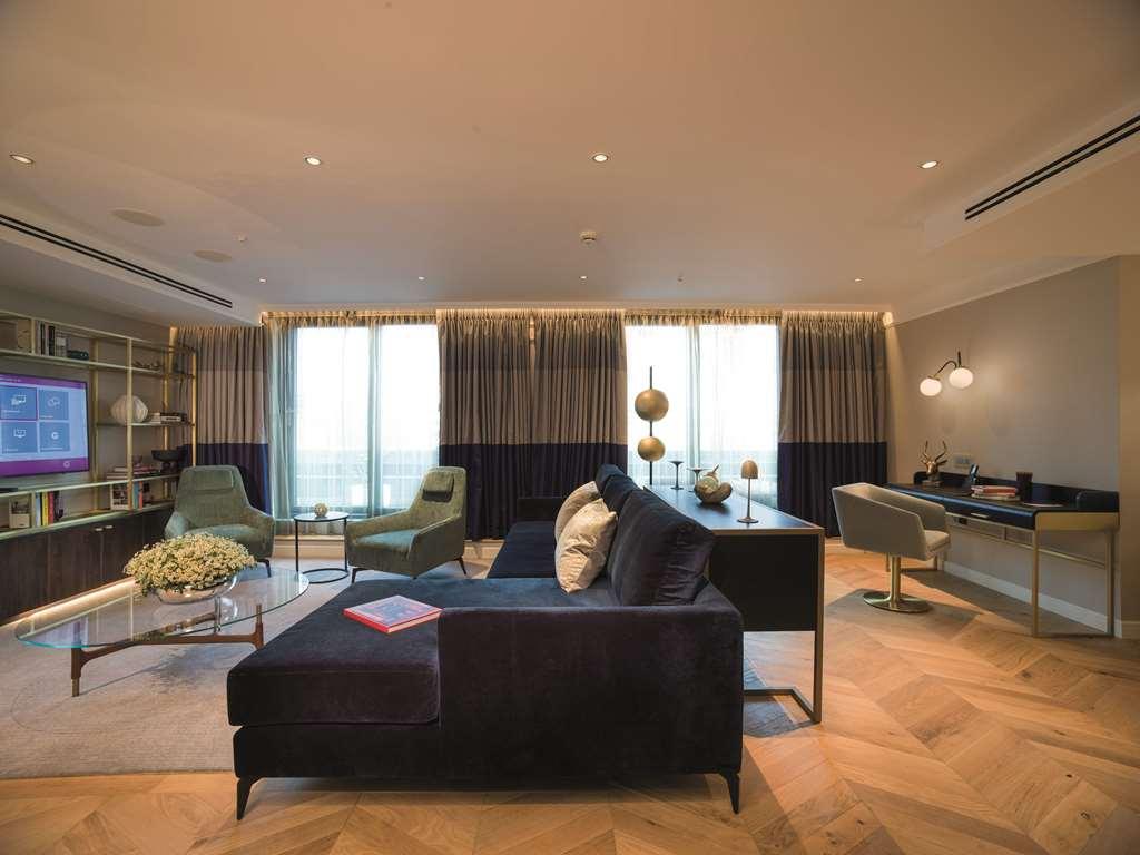 The Guardsman - Preferred Hotels And Resorts Londýn Pokoj fotografie The living room of a three-bedroom apartment