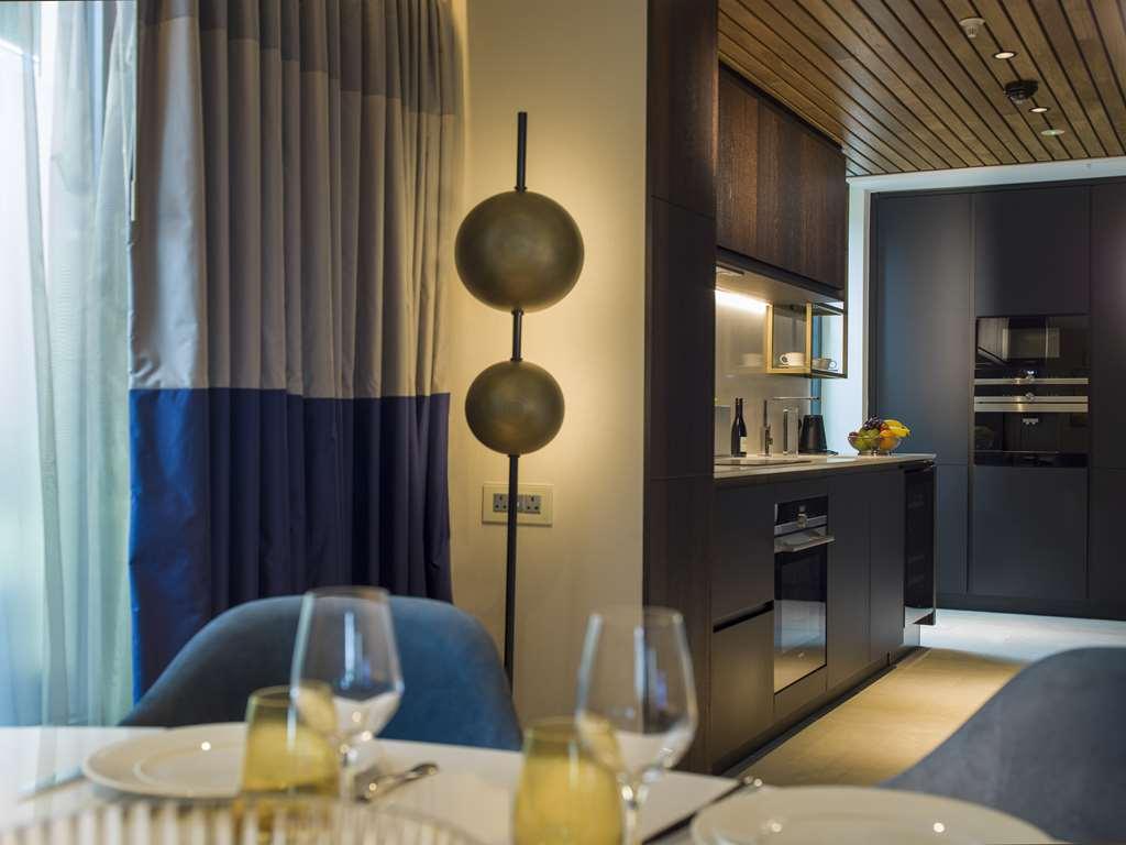 The Guardsman - Preferred Hotels And Resorts Londýn Exteriér fotografie The kitchen of a SkyLoft apartment