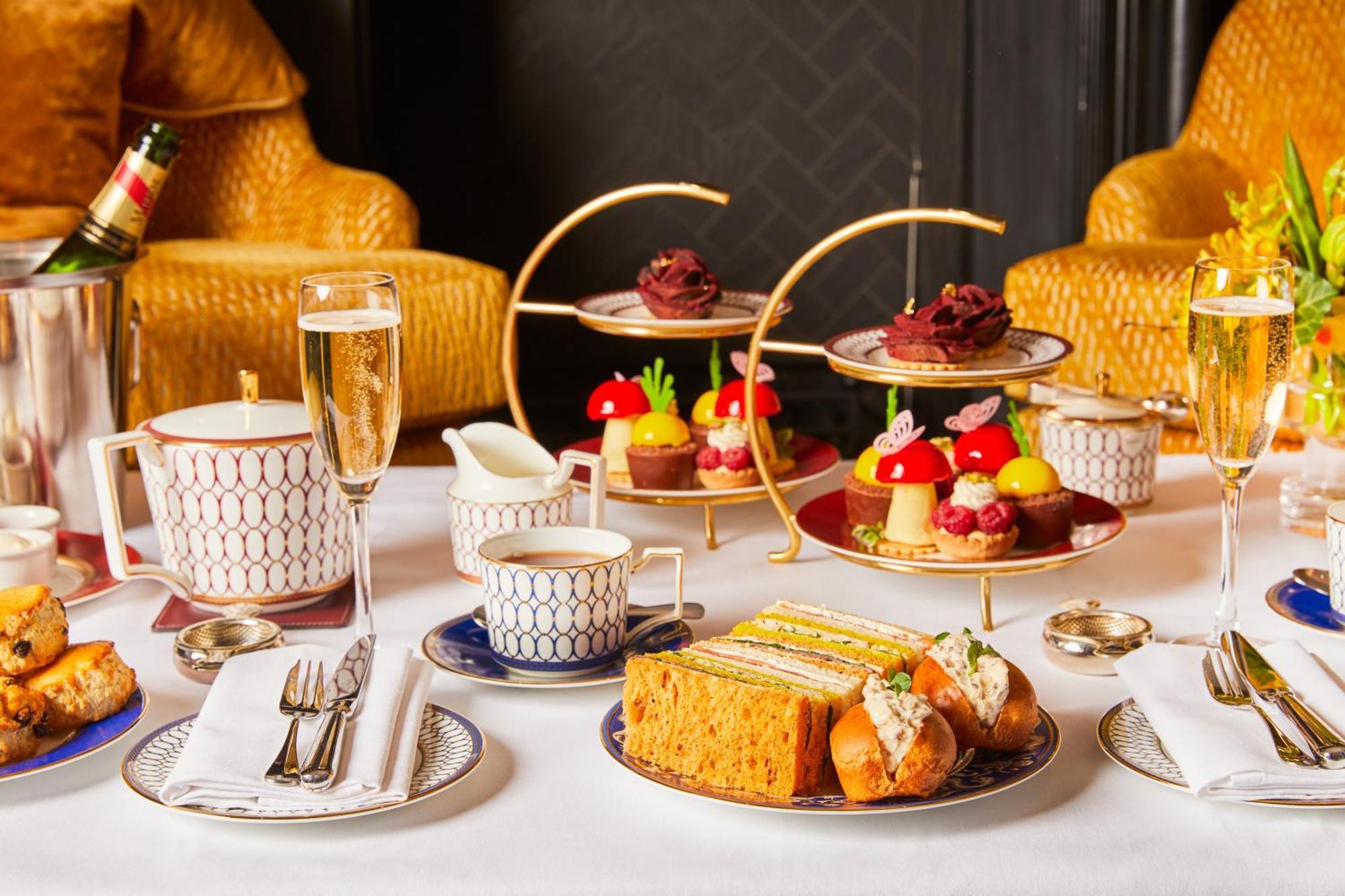 The Guardsman - Preferred Hotels And Resorts Londýn Exteriér fotografie Afternoon tea at the Ritz