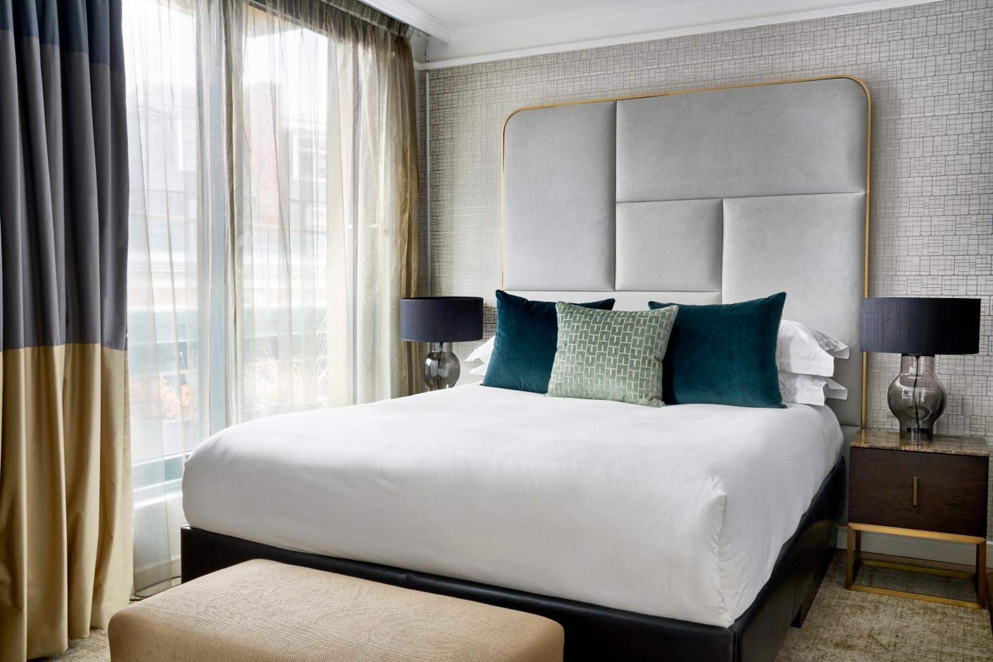 The Guardsman - Preferred Hotels And Resorts Londýn Exteriér fotografie A bedroom at The London West Hollywood